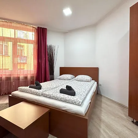 Central Seasons Design 公寓式酒店 3*