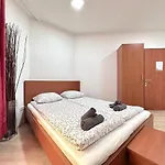Central Seasons Design Aparthotel Boedapest